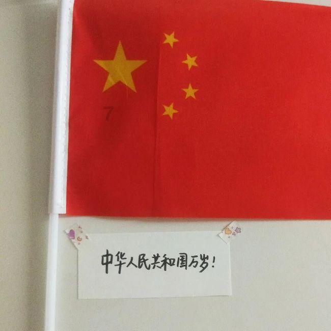外冷内热的女孩是不是有一种生人勿近的感觉，防备心强。内向。不喜欢别人打扰她的生活？这女孩该怎么追