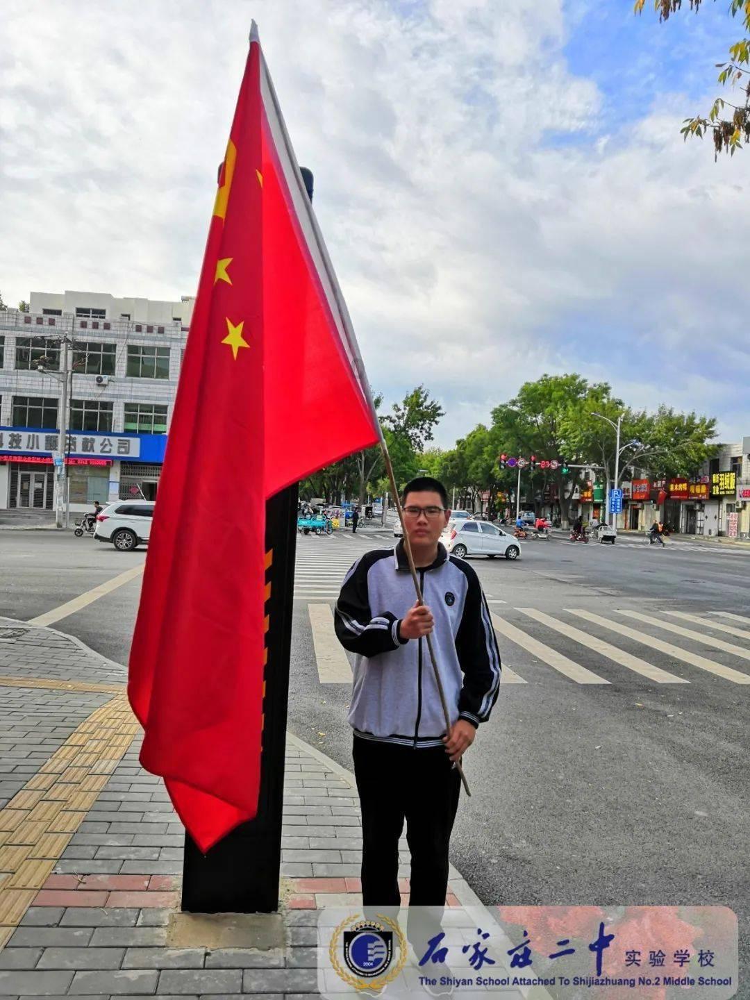 救援落湖男孩