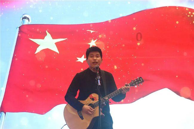 千亿AI龙头涨停,低估值+北上资金增持的优质科技股,仅12只